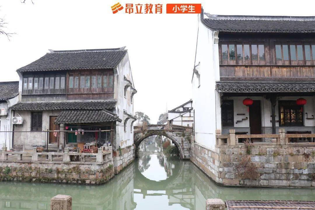 该如何卷裤脚？游戏画面